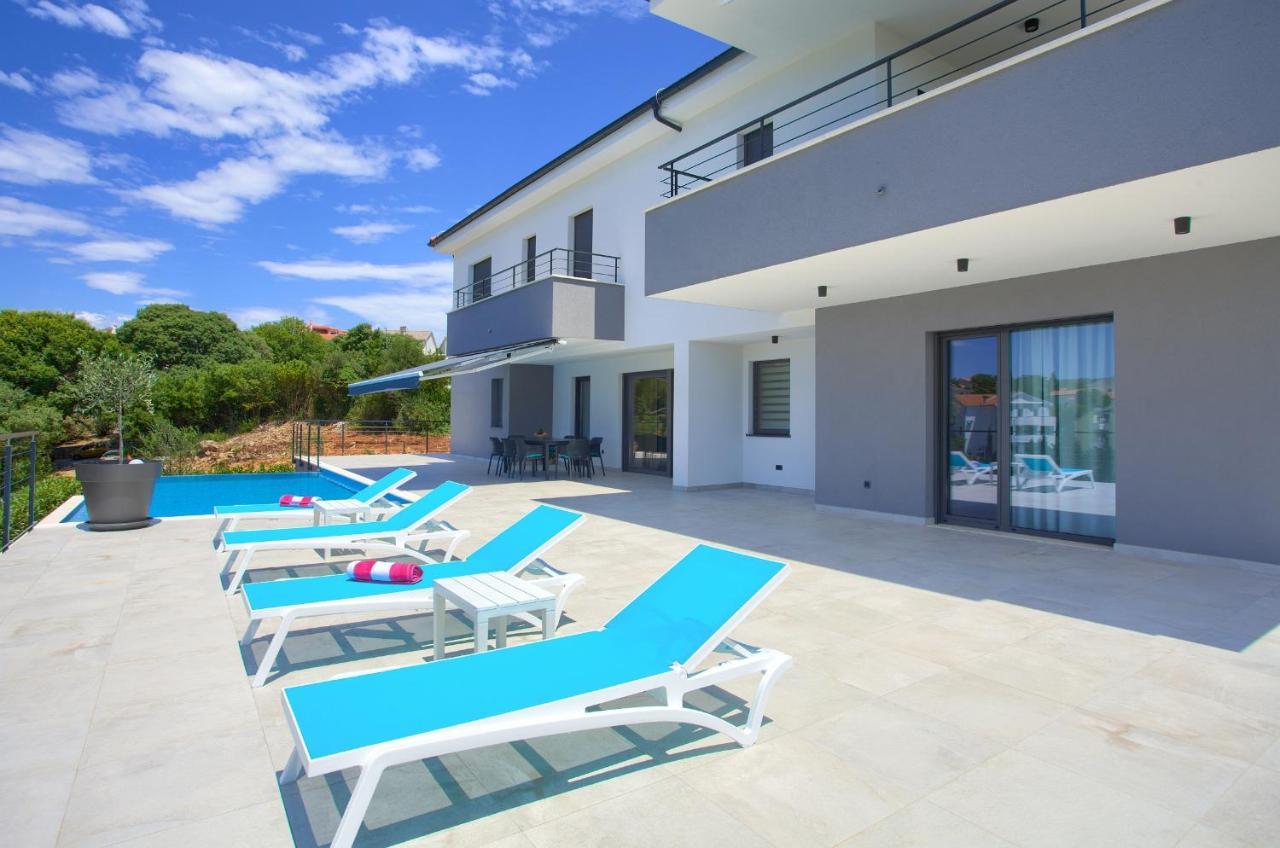 Unique Apartment With Private Pool คิร์ก ภายนอก รูปภาพ